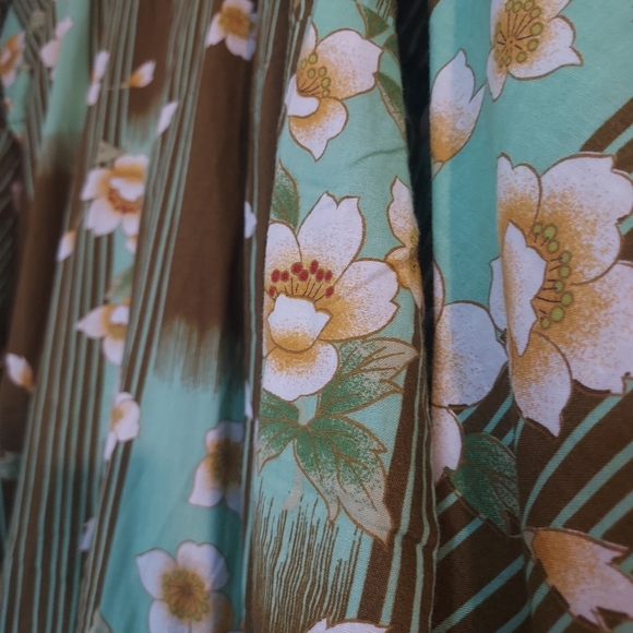 Vintage Japanese Kimono w/ retro flowers & stripes - Picture 11 of 11